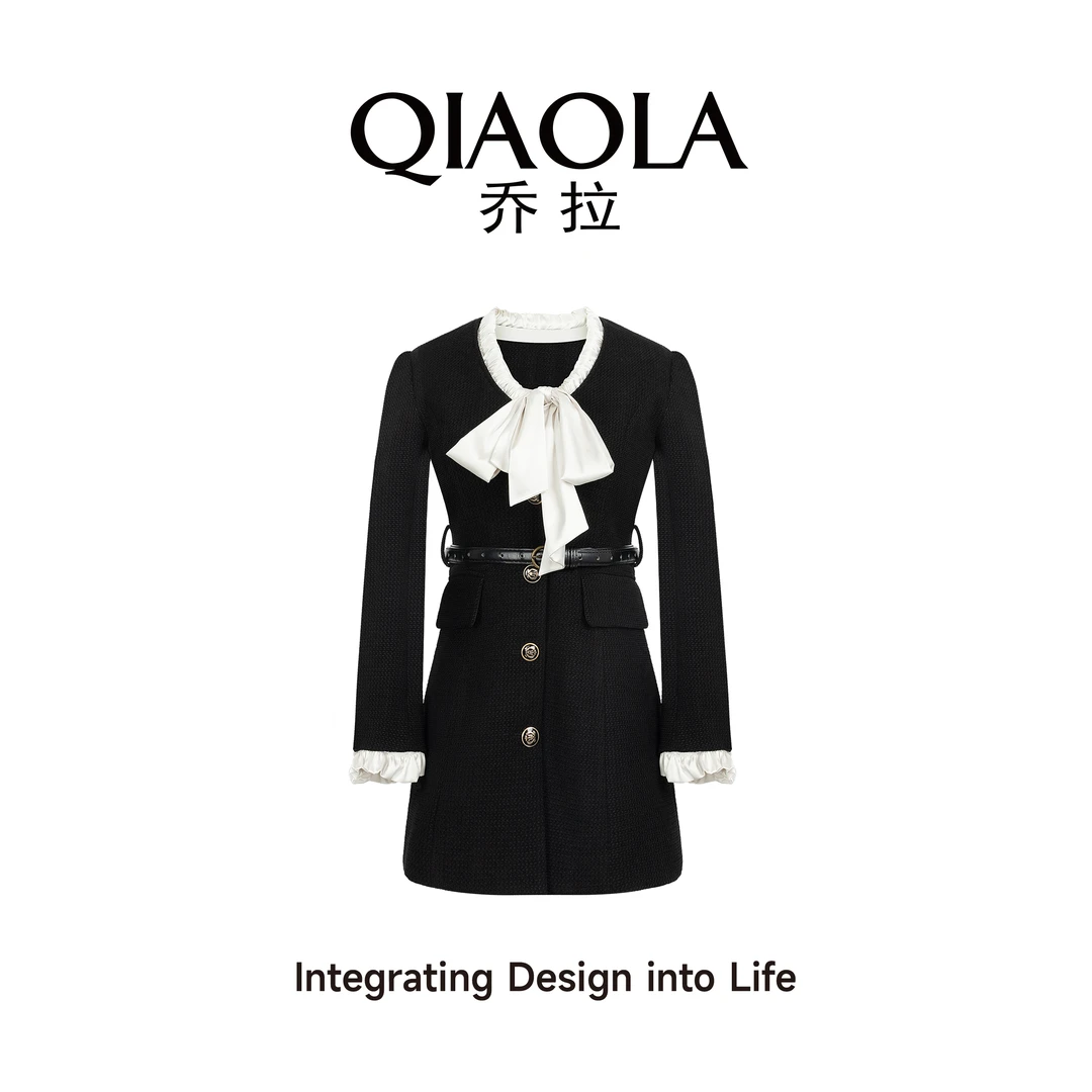 QIAOLA/乔拉【皎月辉】秋空梭织肌理撞色单排扣轻奢减龄连衣裙