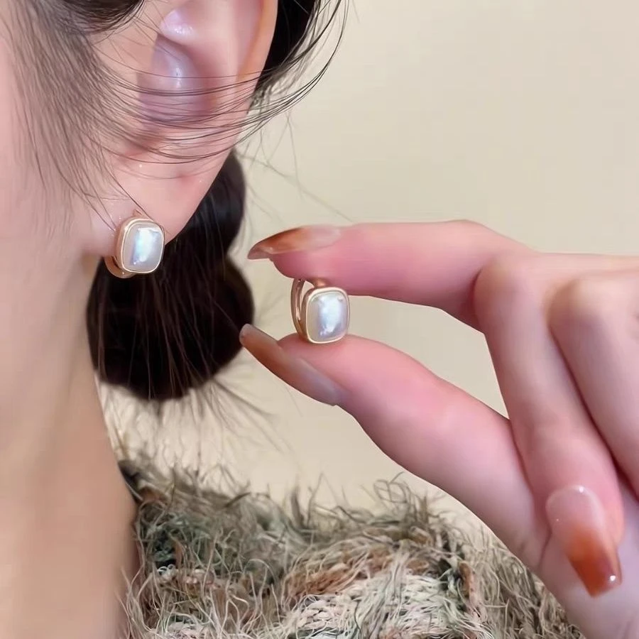 铜合金仿珍珠耳饰 秋冬时尚高级感耳扣网红轻奢小众女人味ins耳环