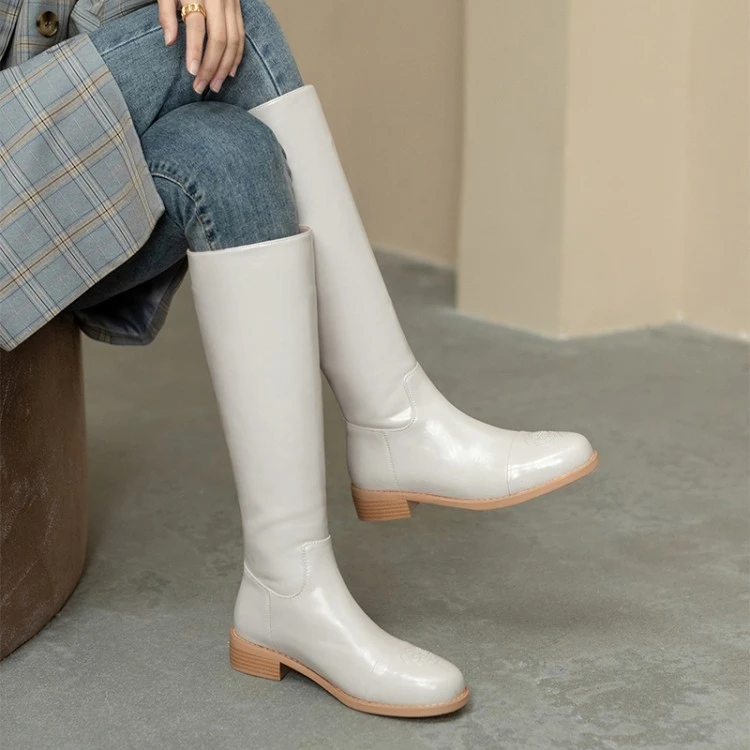 网红时尚小香风山茶花真皮骑士靴女圆头不过膝拉链白色平跟长筒靴