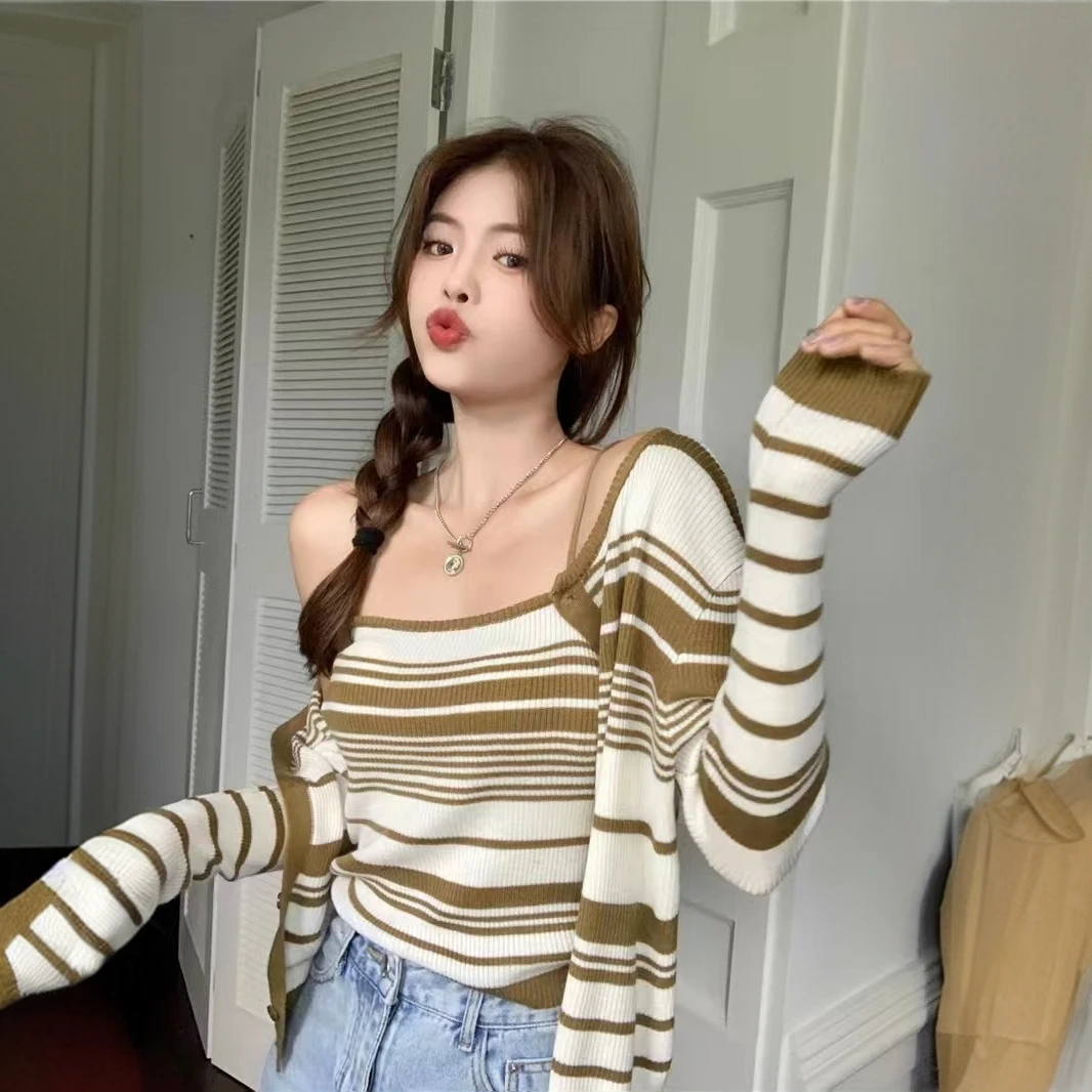 条纹针织吊带背心开衫外套两件套女法式别致独特短款显瘦上衣秋季