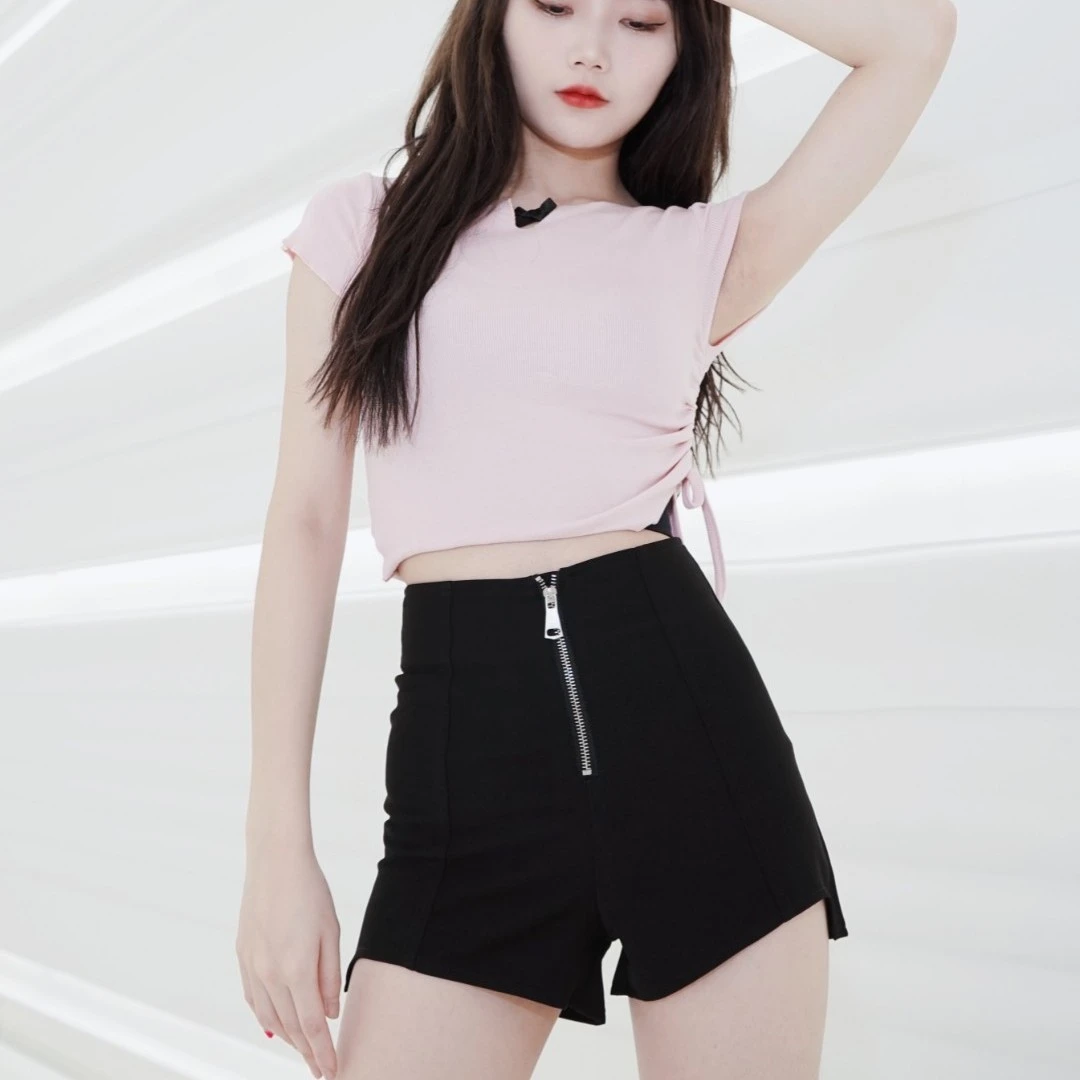 新姿奇2022夏季新款弧形短裤女设计感高腰显瘦超短蜜桃包臀热裤