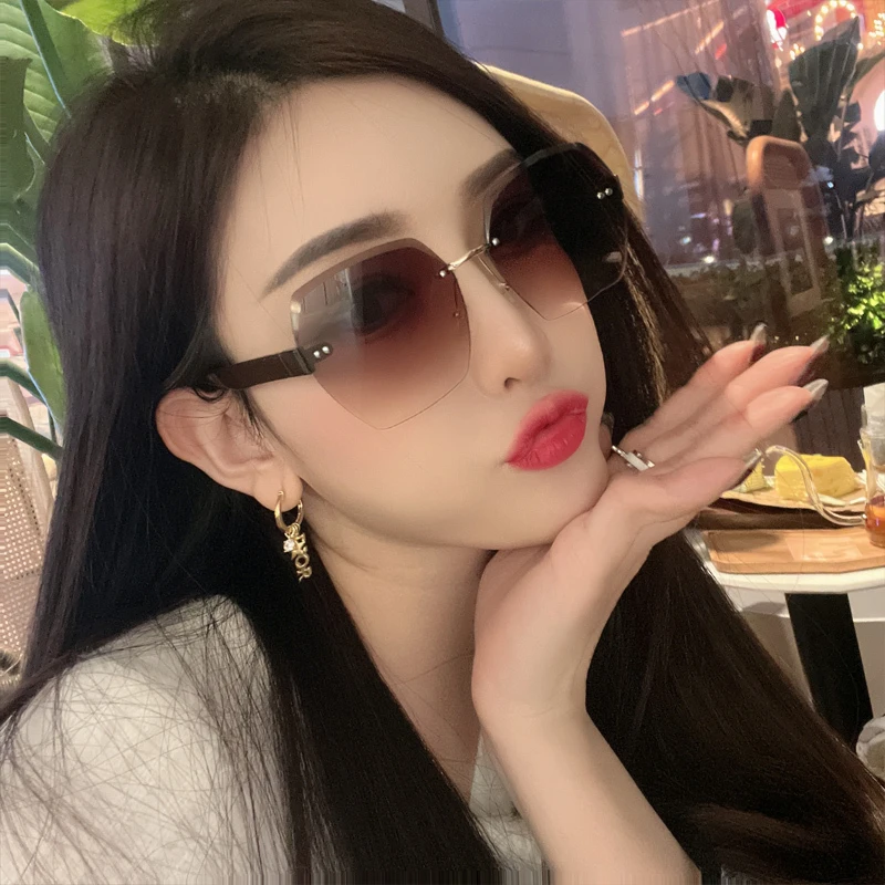 太阳镜女夏时尚小脸款墨镜大脸显瘦防紫外线强光开车通用眼镜9231