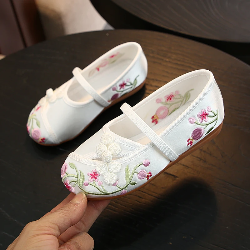 春夏汉服鞋子女童绣花鞋儿童布鞋老北京舞蹈表演出鞋牛筋底中国风