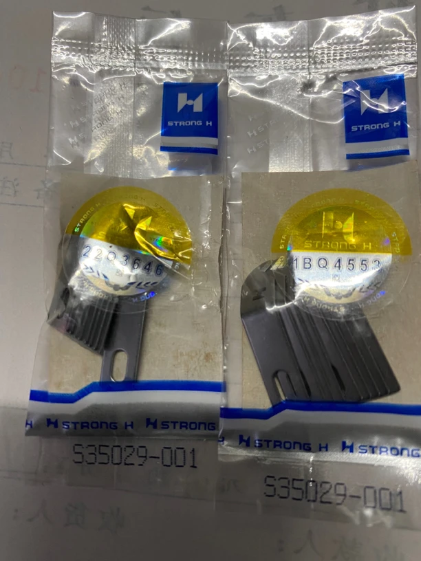 981A电脑圆头锁眼机配件，面线刀一片，弹簧一根