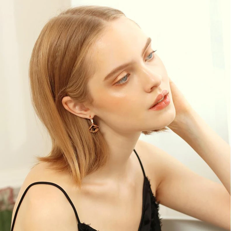 铜合金仿水晶耳饰 超闪气质耳坠高档小众设计感耳饰显瘦复古耳扣