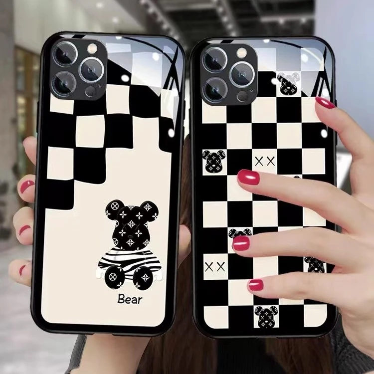 苹果/华为/vivo/oppo/小米 潮牌棋盘格子熊情侣高端玻璃手机壳1