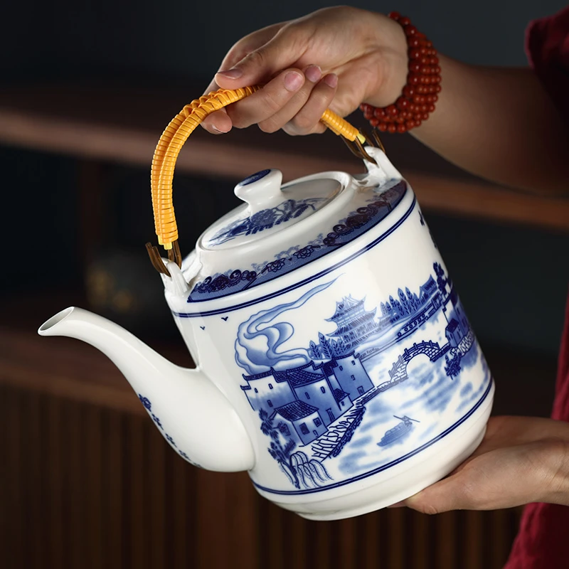 景德镇瓷器茶壶陶瓷大容量凉水壶大号青花瓷冷水壶提梁泡茶壶家用