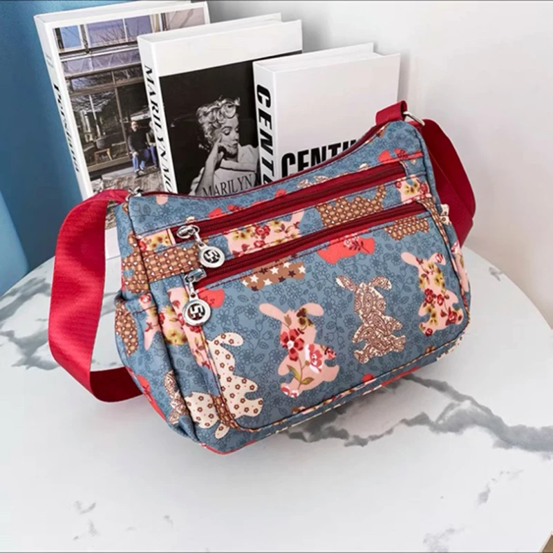 新款韩版休闲女士斜挎包轻便尼龙布包花色布包时尚百搭款6908