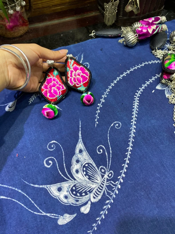 民族风，老绣耳环首饰工艺品