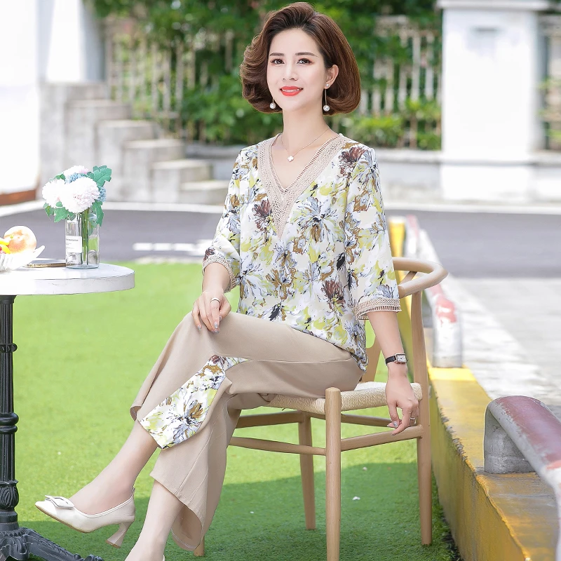 妈妈夏装套装V领印花洋气高贵中年妇女小衫中老年女春夏中袖上衣