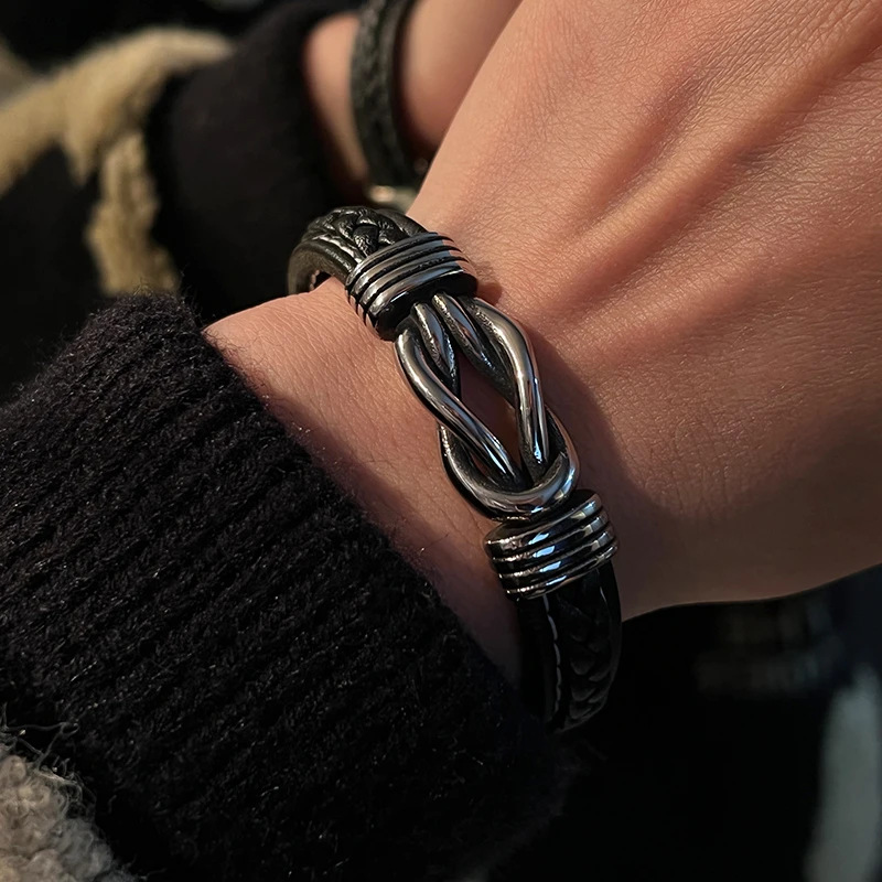 徐清然钛钢皮质手镯潮男时尚配饰男生饰品拼接手环男手镯礼物