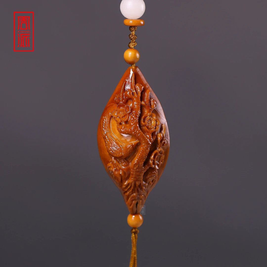 周派春毅核坊梅橄榄核单子文玩手工艺品 配饰手机钥匙链浮雕