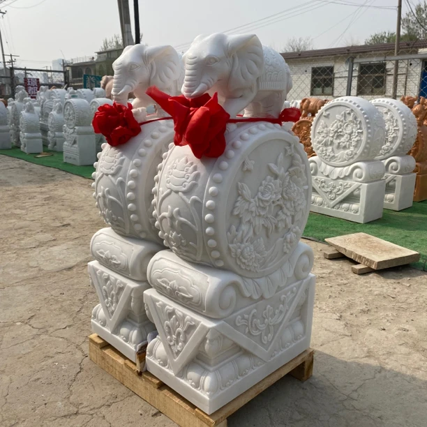 汉白玉门墩抱鼓石