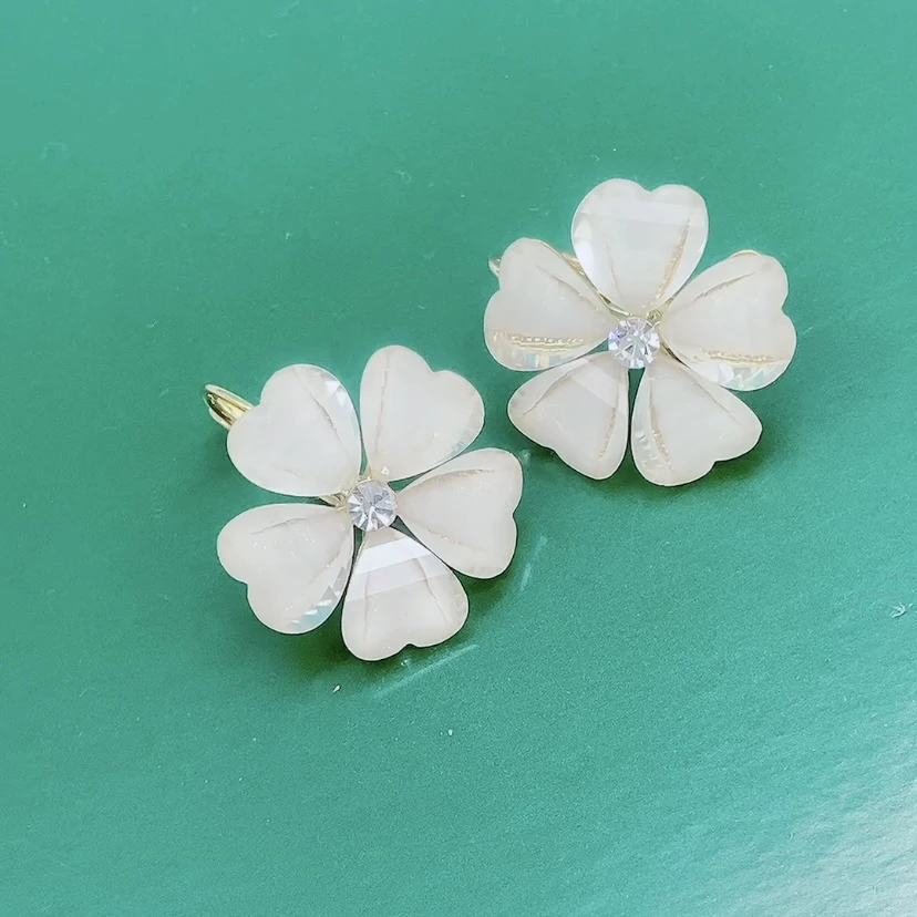 铜合金耳饰 新款时尚小花耳扣减龄百搭耳环