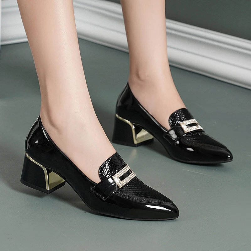 英伦风小皮鞋女士百搭尖头单鞋女中跟粗跟春秋款时尚大码真皮女鞋