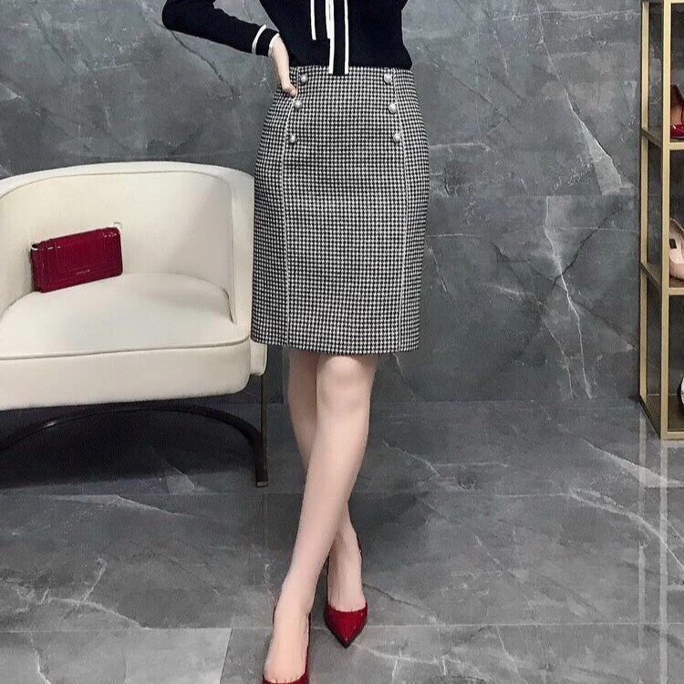 芥芯2023秋冬格子半身裙女气质经典百搭显瘦双排珍珠扣包臀裙潮