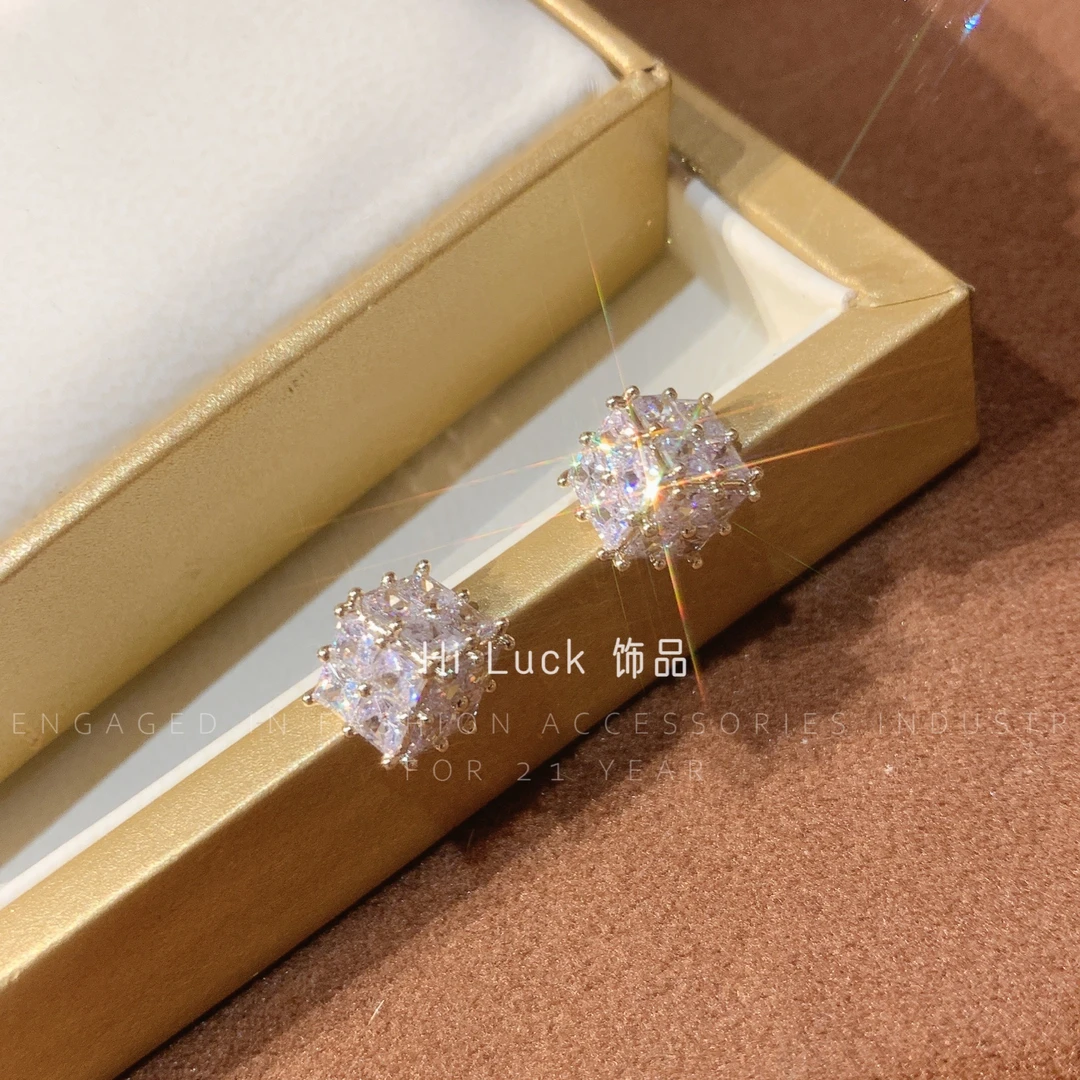 铜合金耳饰 Hi Luck 简约水钻方形耳钉!
