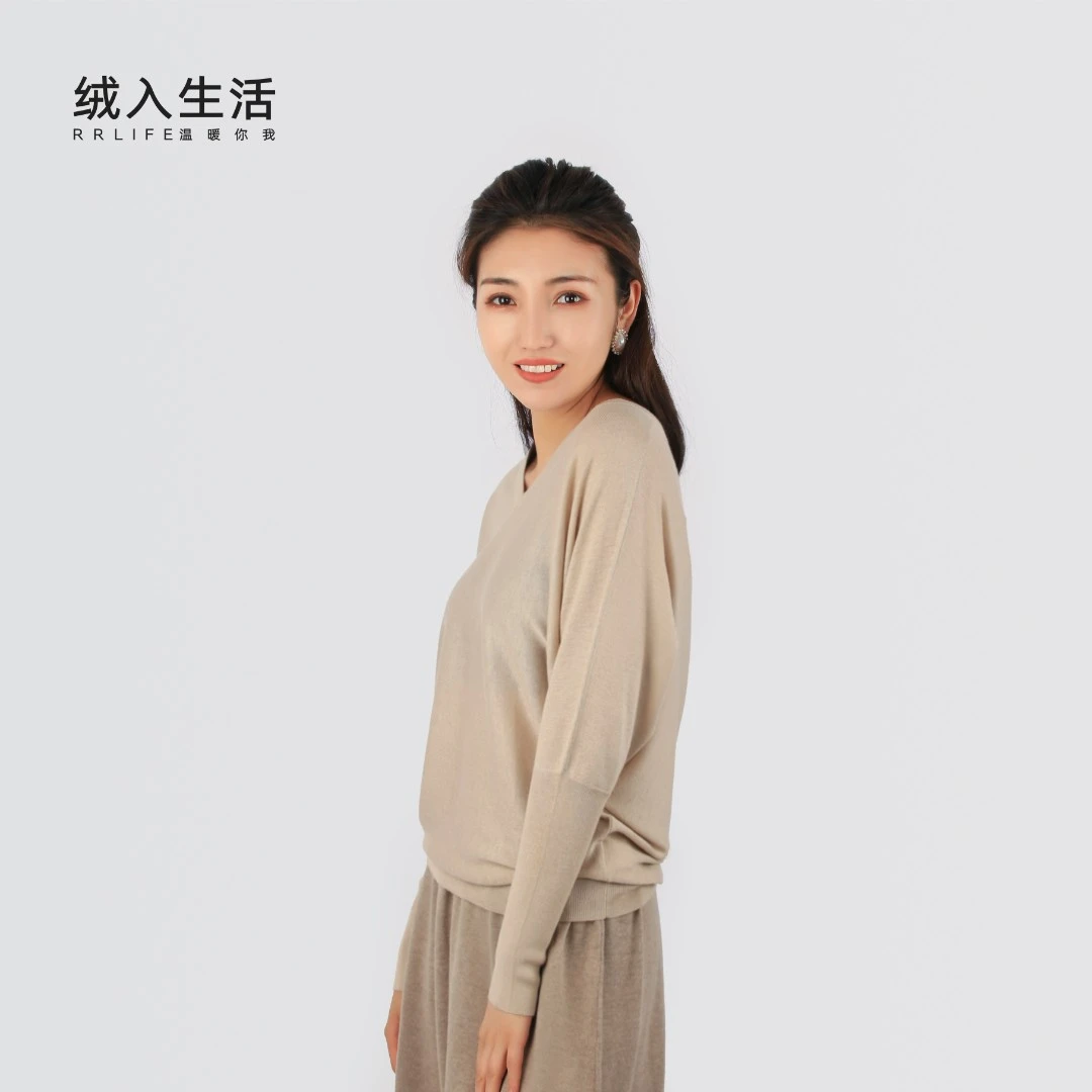 RRLIFE/绒入生活【绒舒】精纺丝羊绒罗纹小V领宽松纯色长袖蝙蝠衫