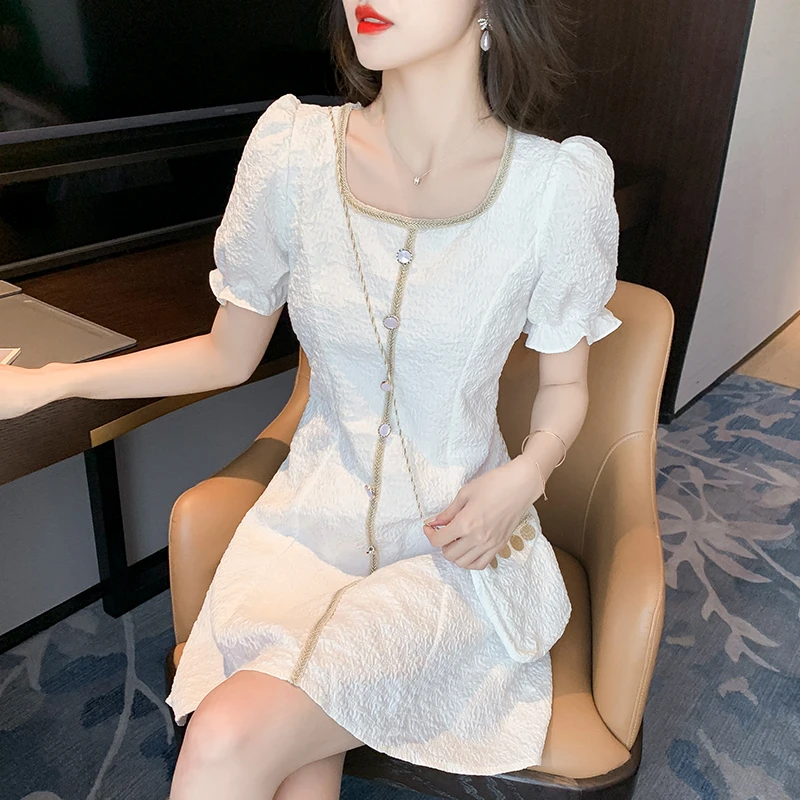 小个子时尚减龄连衣裙女夏季新款法式气质方领收腰显瘦A字小白裙