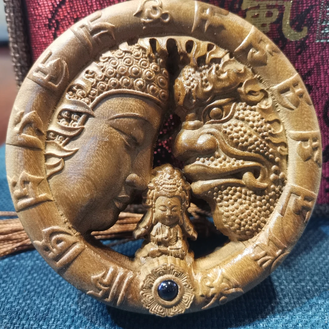 金丝楠木木雕《一念之间》