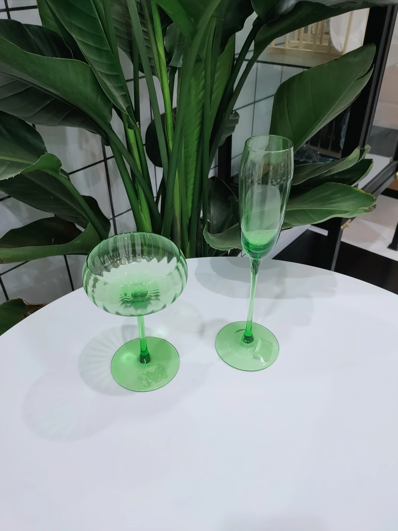 苹果绿酒杯手工吹制