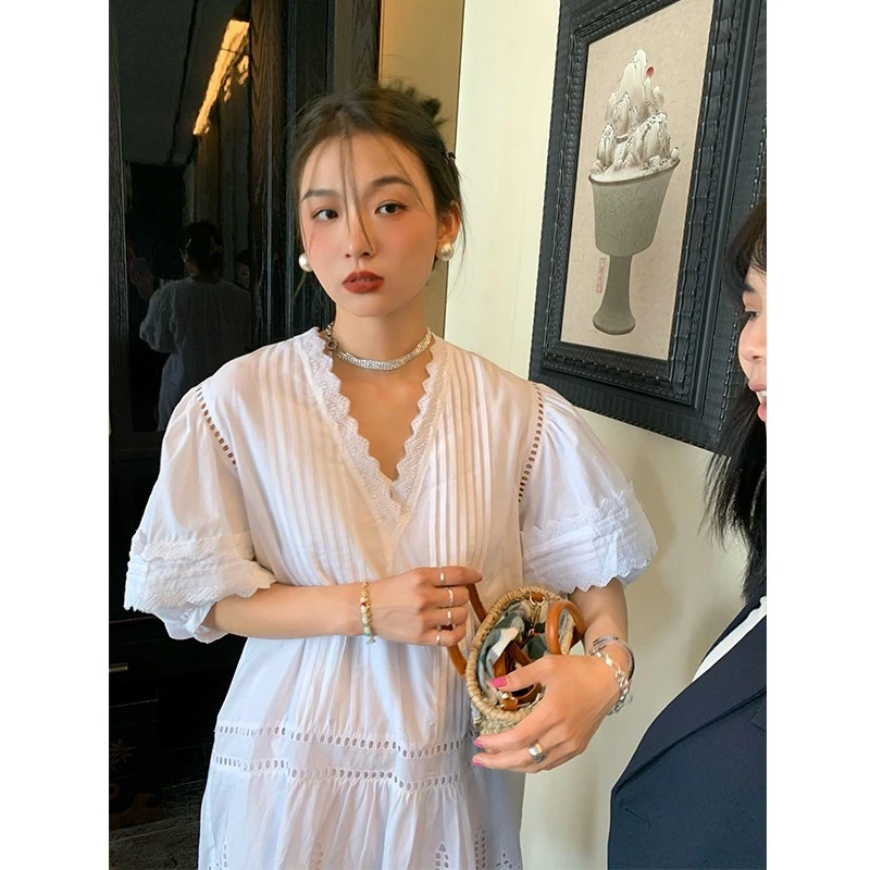 落落狷介法式连衣裙新款女白色设计感小众宽松蕾丝泡泡袖裙子