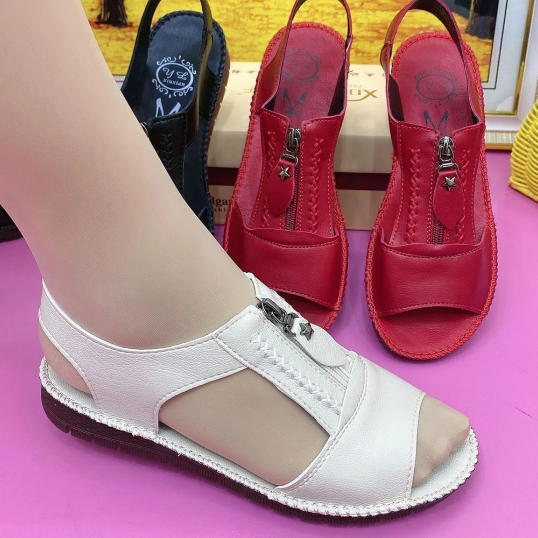 新款平底休闲防滑软底妈妈凉鞋 舒适平底中老年女鞋平跟夏季