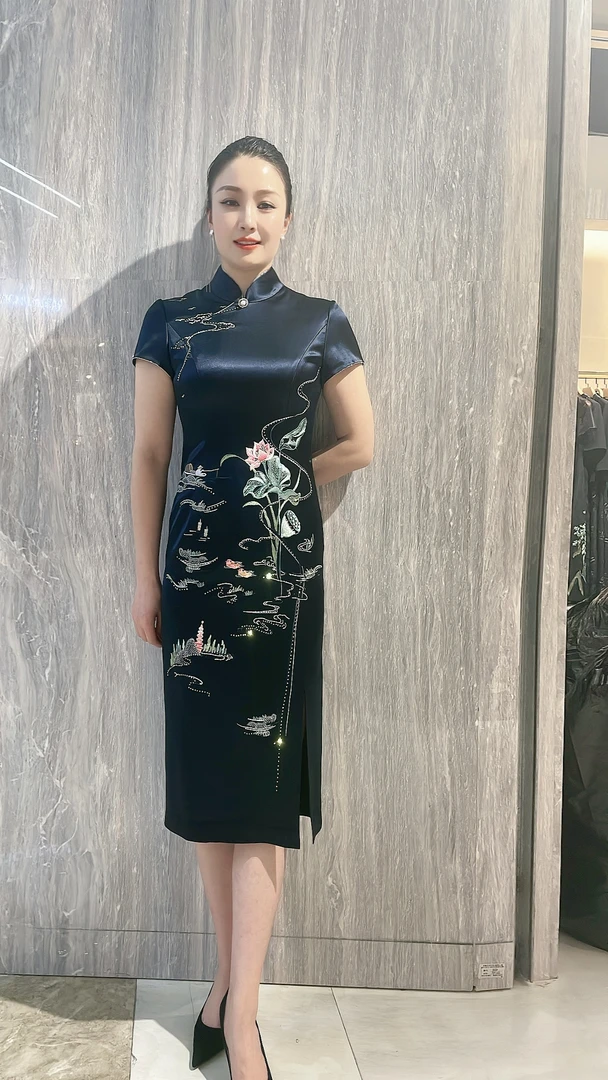 17033富贵兰荷塘月色刺绣系列三酸酸面料高端旗袍喜婆婆敬酒礼服