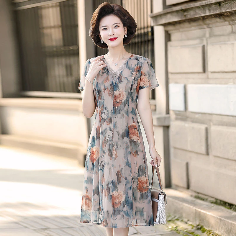 2022新款妈妈洋气连衣裙中年女装夏装中老年夏季气质短袖雪纺裙子