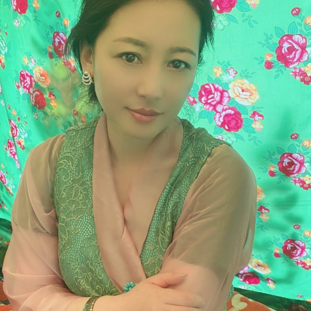 贡珍衣勒翁西藏服