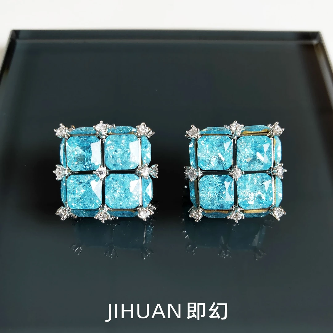 铜合金合成锆石耳饰 ♦浅醉-冰蓝 重工方形高级轻奢耳钉Z-5005