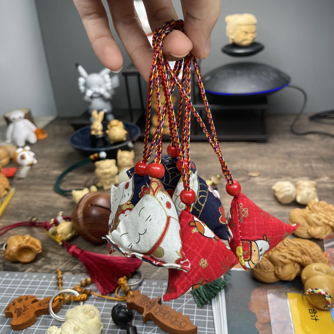 手工缝制天然艾草香包