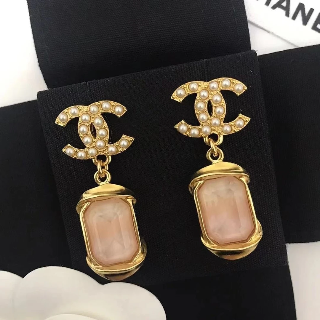 全新未使用 Chanel/香奈儿 珍珠双C粉色方糖耳环  03671