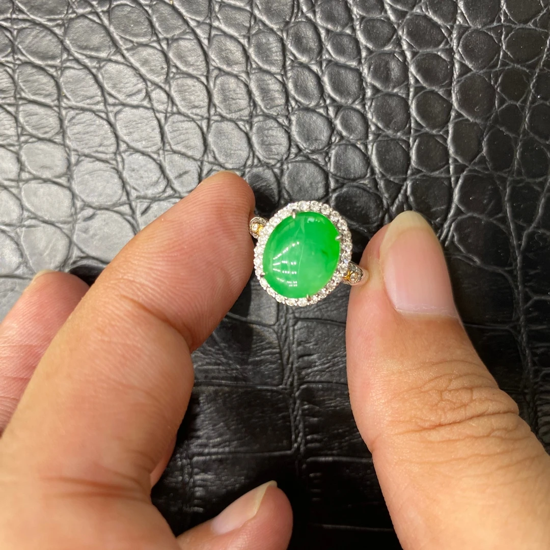 缅甸A货翡翠冰阳绿鸽子蛋戒指 完美 18k金镶嵌