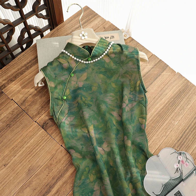 俏娘鱼2025春夏新款国风素雅绿色复古新中式无袖送考旗袍女日常穿