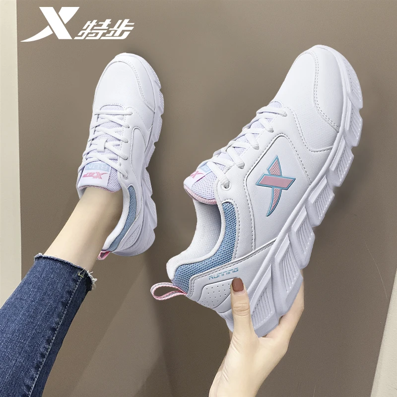 特步女鞋运动鞋夏季新款皮面防水休闲鞋子品牌正品百搭跑步鞋0084