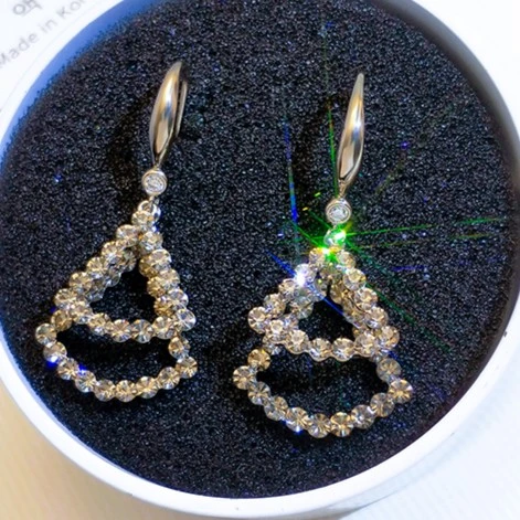 锌合金耳饰 轻奢简约韩版精致小众超闪气质时尚百搭满钻镶钻设计