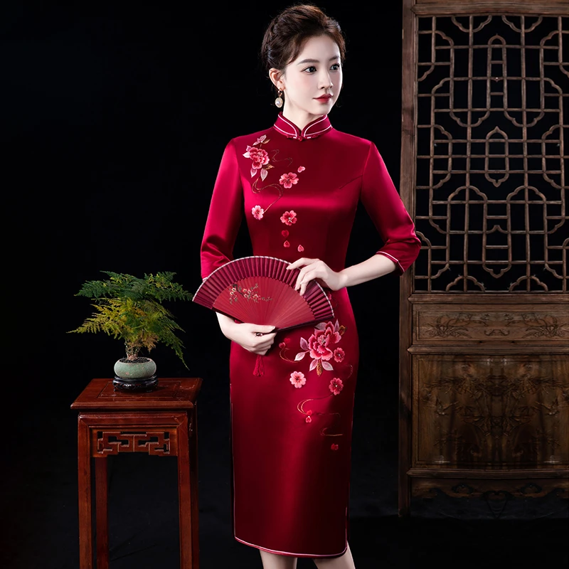 高贵大气绣花旗袍修身喜婆婆高档醋酸缎亮面改良新式妈妈婚宴礼服