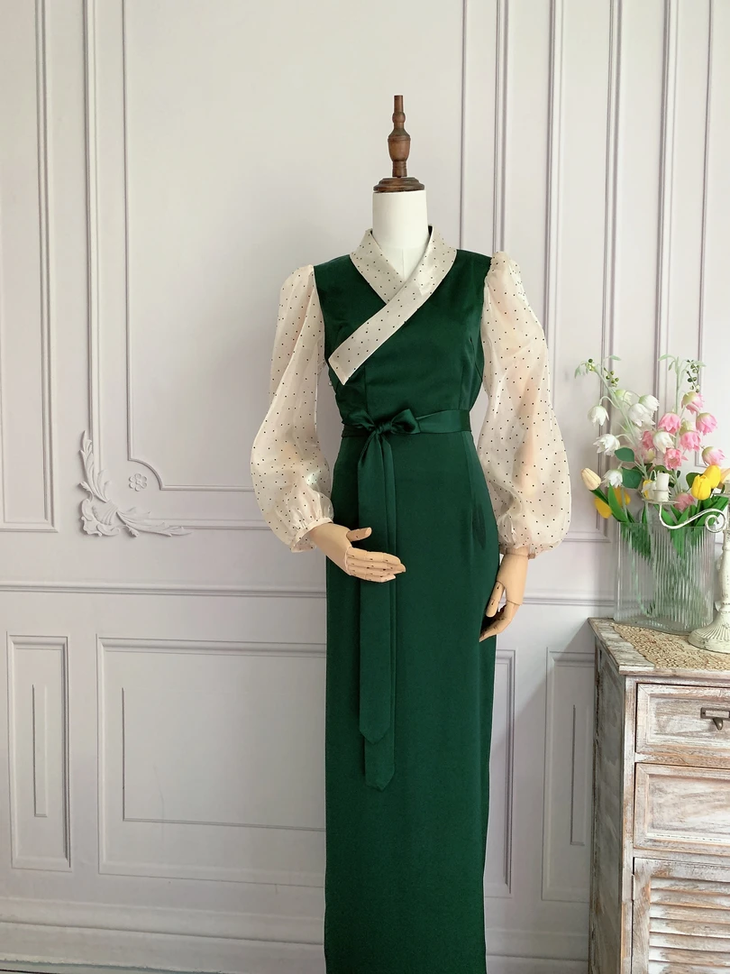 2022新款 缎面➕光泽植绒波点泡泡袖裙子