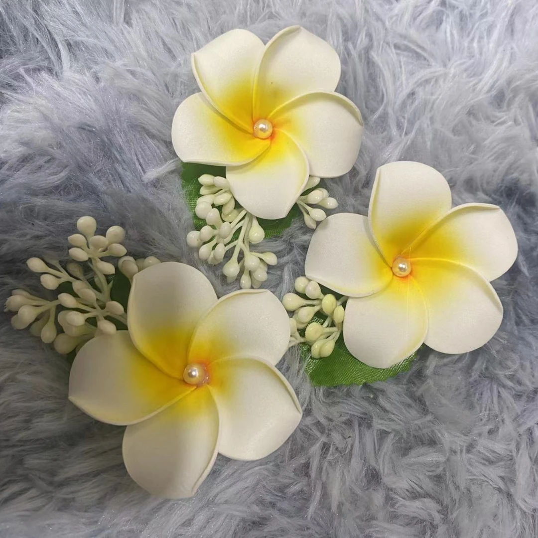 西双版纳傣族自治州   傣族鸡蛋花胸针