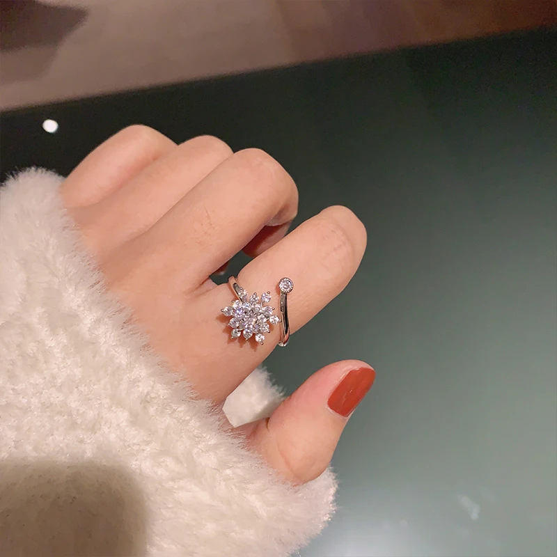 oushipei/欧诗佩 铜合金合成锆石戒指 时尚个性可旋转雪花戒指女