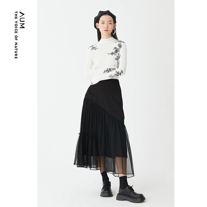 AUM/噢姆艺术不对称白色印花修身小高领打底针织毛衣M1CX3S45M