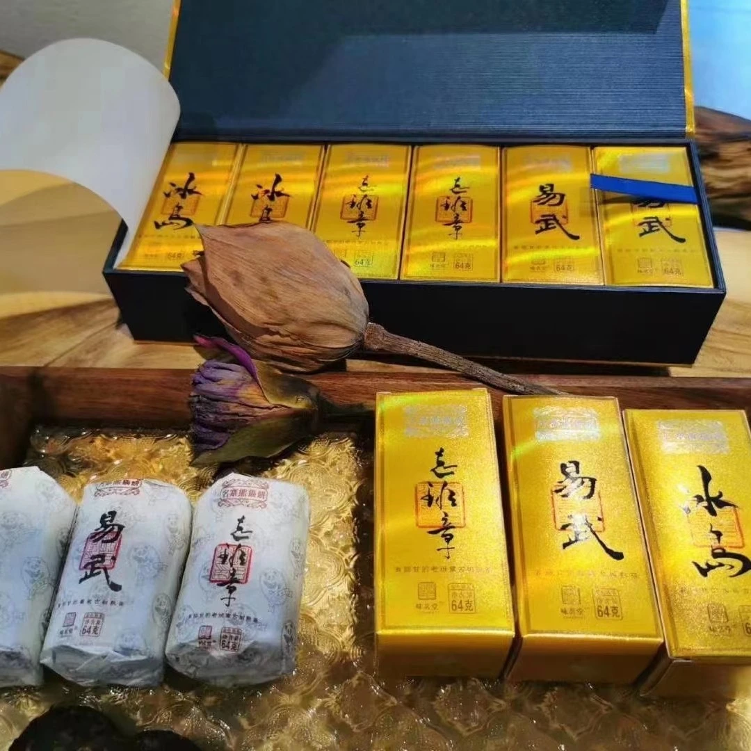 【味茗堂茶厂】名寨熊猫饼 （冰岛 老班章 易武）〈熟茶 384g〉2020年