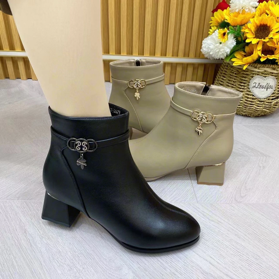 短靴女粗跟2023高端冬季新款软皮中跟百搭加绒女靴