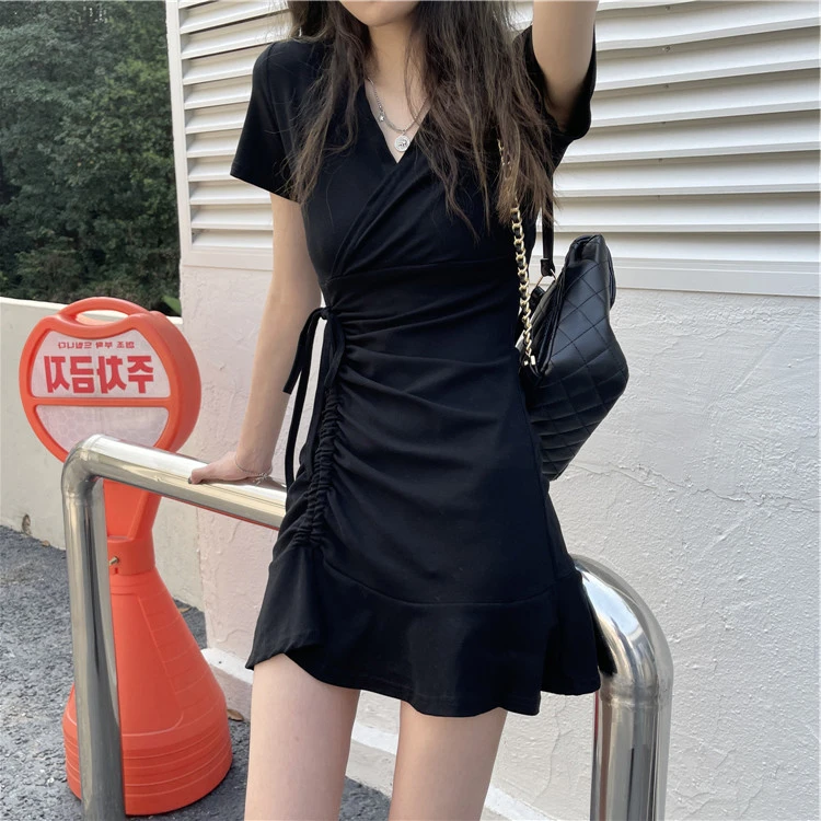 小黑裙2024夏季新款修身收腰抽绳褶皱鱼尾连衣裙高级感黑色裙子