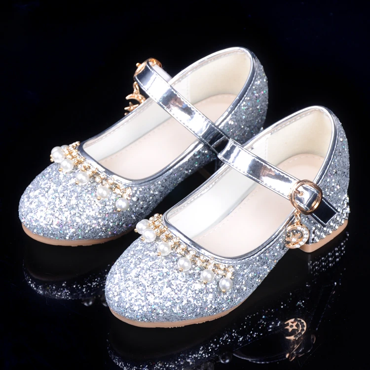 小公主皮鞋开学季升旗女童庄严银白色纱裙搭配高跟端庄粗跟鞋司仪