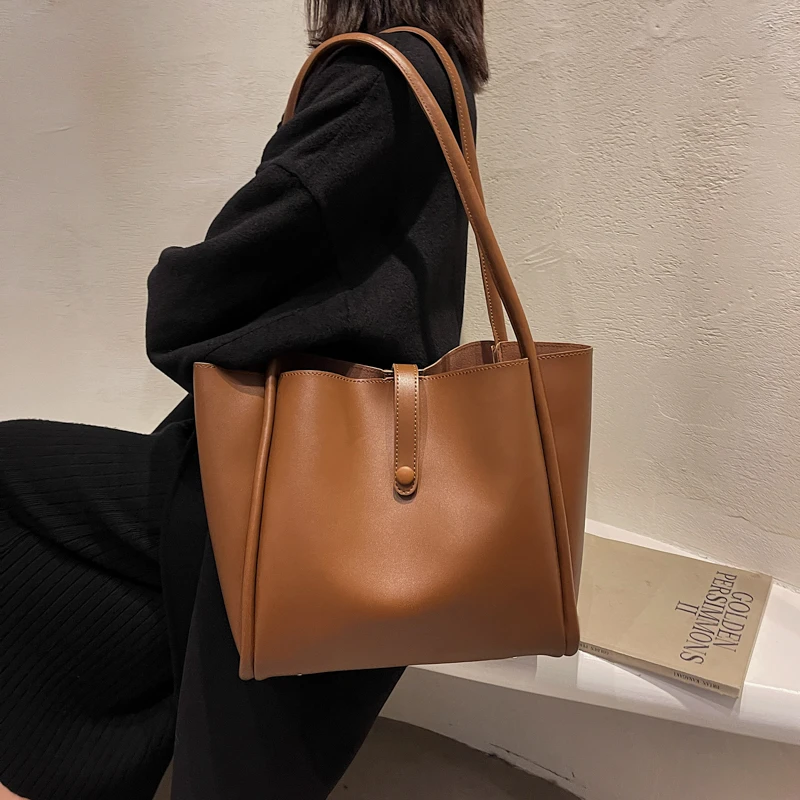 托特大包包女2025新款小众高级感通勤时尚百搭单肩包复古大学生包