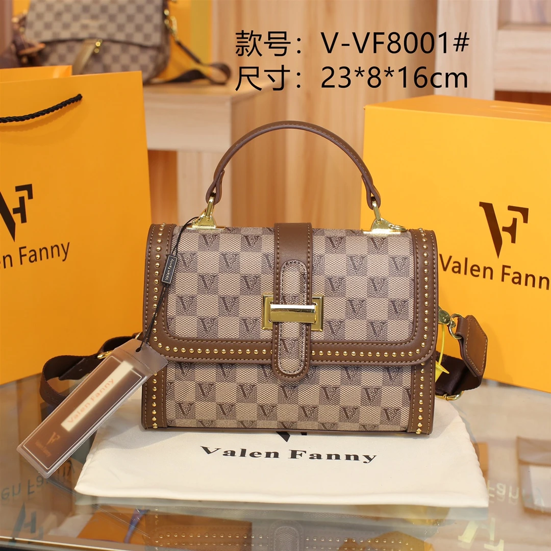 2025新款复古印花小方包高级感轻奢单肩手提斜挎女包包时尚铆钉包