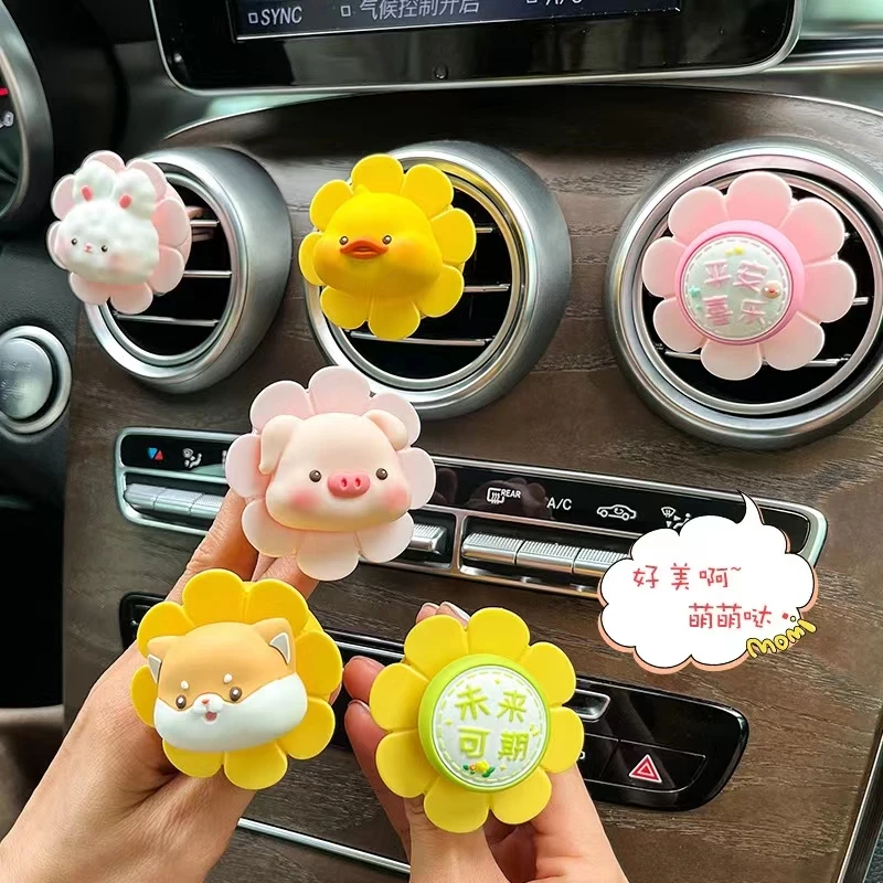 旋转小动物出风口装饰品创意小黄鸭小猪高档车载香水香薰女