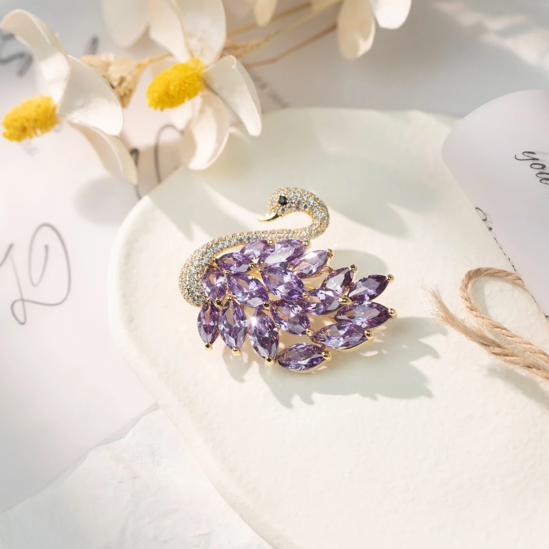 铜合金合成锆石胸针 紫色锆石天鹅时尚百搭梦幻轻奢胸针(大)1067